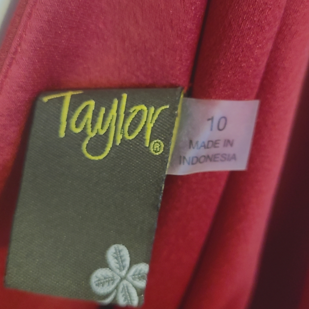 Women’s Taylor Red Satin Crepe Twist Knot Front Midi Dress - Picture 2 of 5